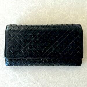 Bottega Veneta bifold black wallet. Authentic